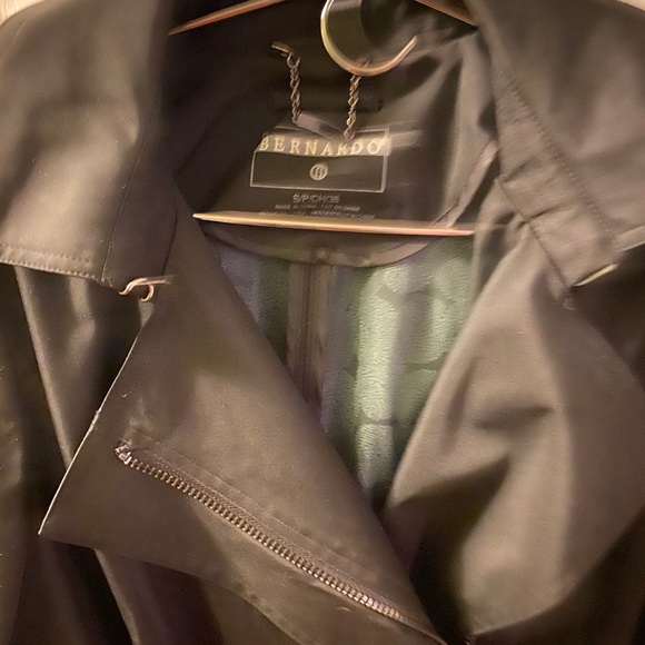 Bernardo hooded water resistant water trench coat - Picture 5 of 5